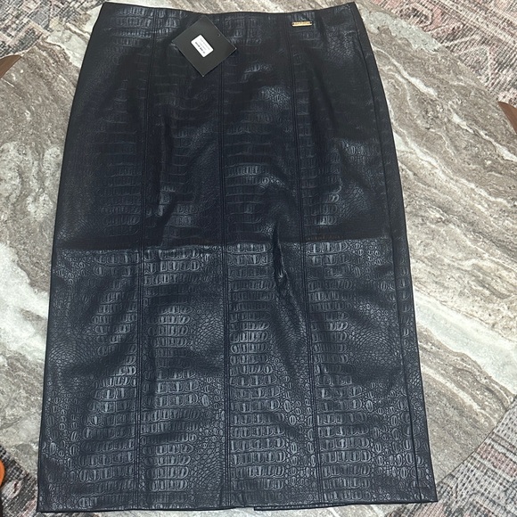 Andrew Marc Dresses & Skirts - NWT Marc NY Andrew Marc Faux Leather Crocodile Print Navy Textured Skirt Sz M